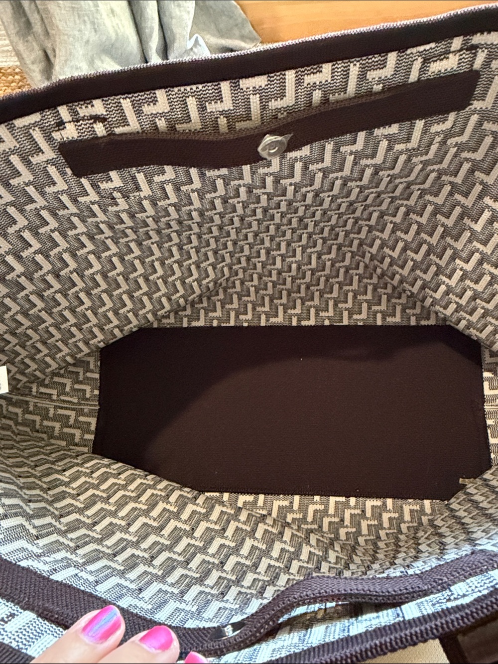 lululemon athletica Black & White Geometric Tote with Removable Pouch - Picture 5 of 7